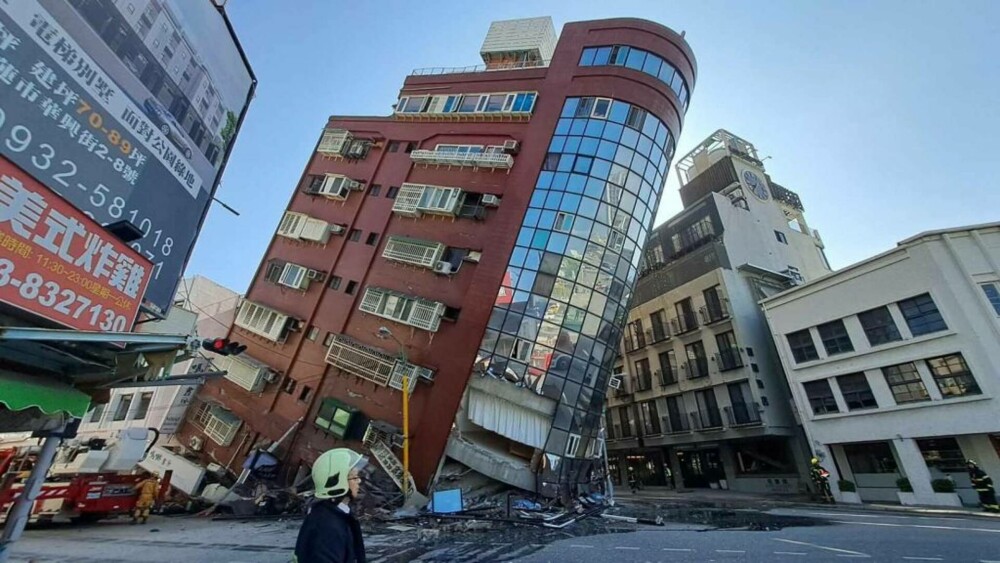 Cele 18 persoane date dispărute în urma cutremurului din Taiwan, în continuare de negăsit. Zeci de replici au zguduit zona - Imaginea 1