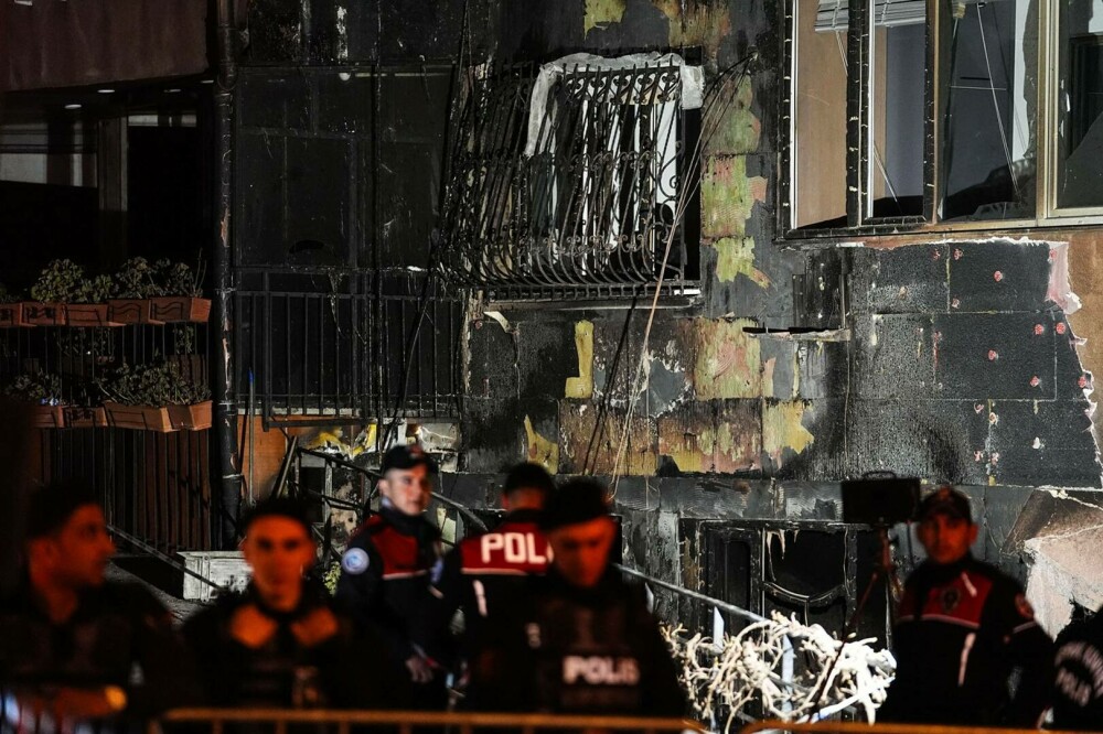 Care este cauza incendiului devastator din Istanbul în care au murit cel puțin 29 de persoane. FOTO & VIDEO - Imaginea 12