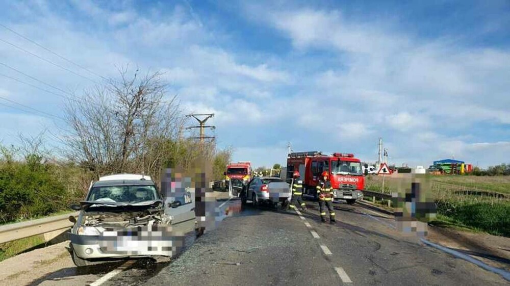 Carambol cu trei autoturisme în Teleorman. Şapte persoane au fost rănite și transportate la spital | FOTO - Imaginea 1