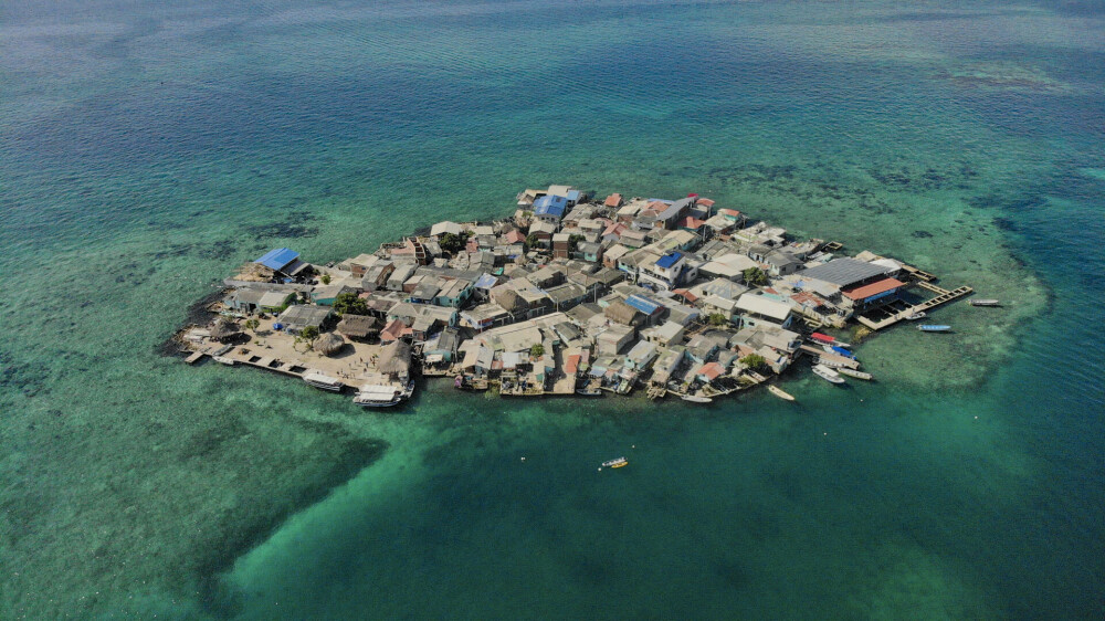 Cum arată cea mai aglomerată insulă din lume. Se întinde pe suprafața a două terenuri de fotbal. „Suntem foarte fericiți” - Imaginea 6