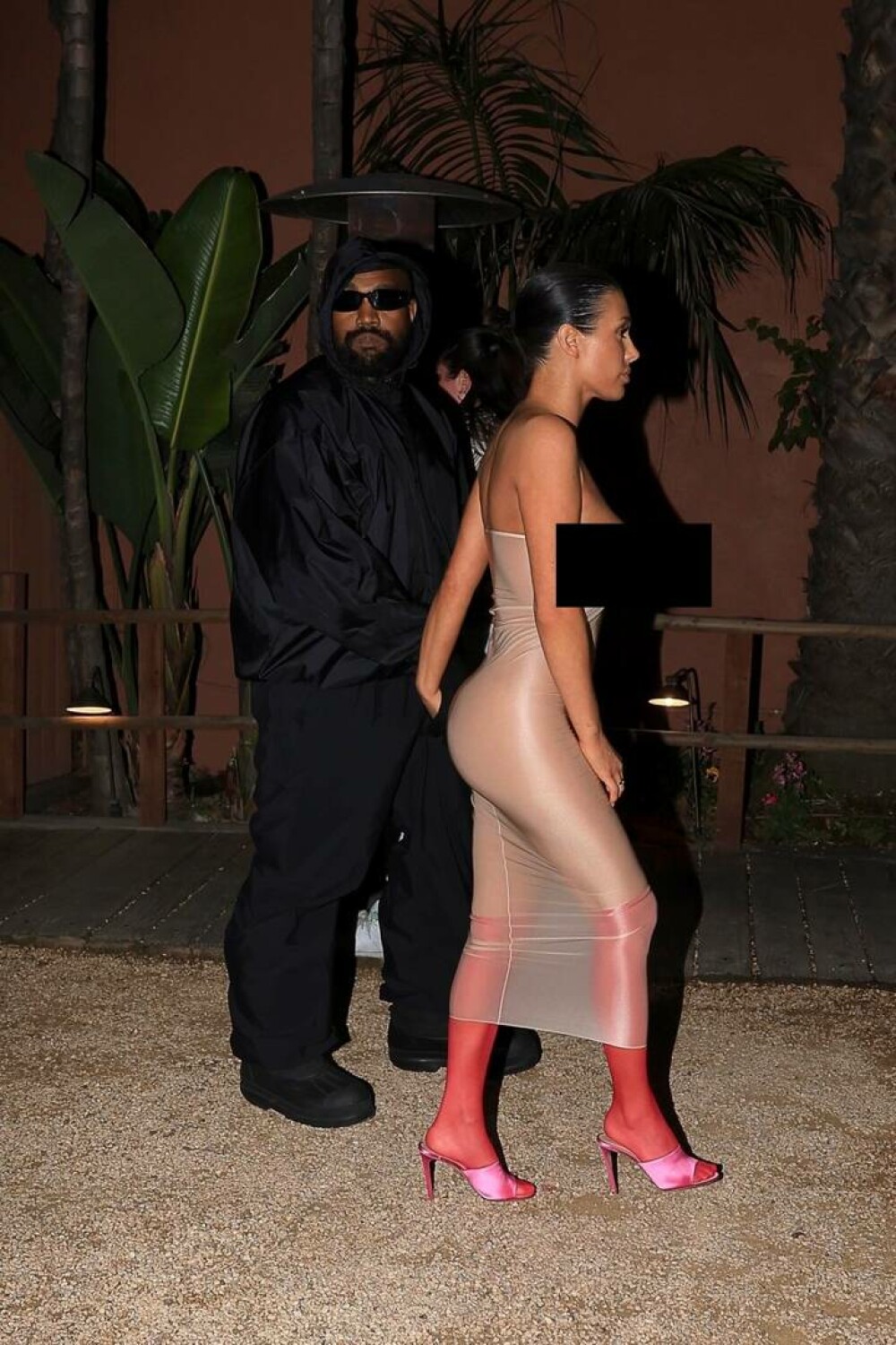 Bianca Censori, soția lui Kanye West, șochează cu o nouă apariție. Cum s-a îmbrăcat pentru o ieșire în oraș | FOTO - Imaginea 3
