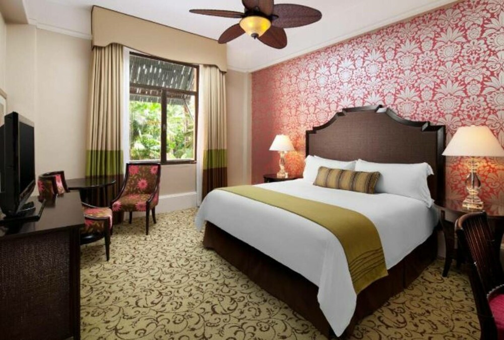 „Am plătit 530 de dolari pentru o noapte. Regret”. Cum arată „palatul roz al Pacificului”, cel mai faimos hotel din Hawaii - Imaginea 12