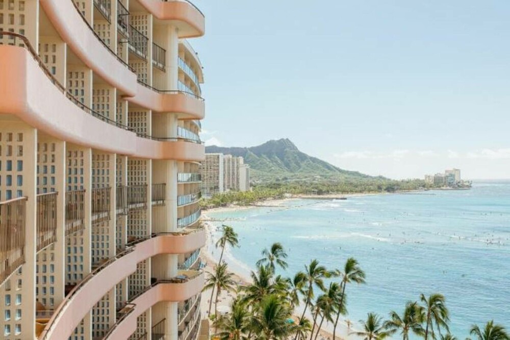 „Am plătit 530 de dolari pentru o noapte. Regret”. Cum arată „palatul roz al Pacificului”, cel mai faimos hotel din Hawaii - Imaginea 18