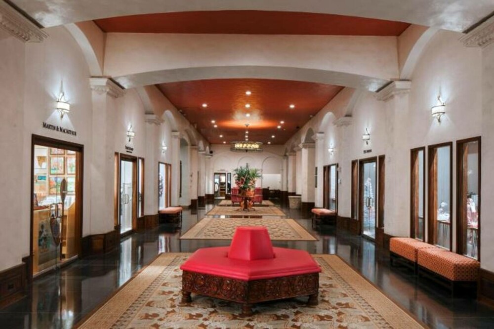„Am plătit 530 de dolari pentru o noapte. Regret”. Cum arată „palatul roz al Pacificului”, cel mai faimos hotel din Hawaii - Imaginea 21