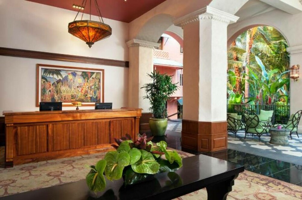 „Am plătit 530 de dolari pentru o noapte. Regret”. Cum arată „palatul roz al Pacificului”, cel mai faimos hotel din Hawaii - Imaginea 22