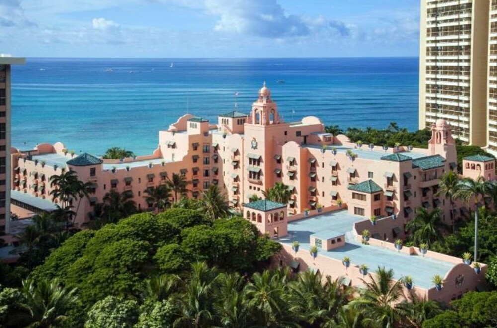 „Am plătit 530 de dolari pentru o noapte. Regret”. Cum arată „palatul roz al Pacificului”, cel mai faimos hotel din Hawaii - Imaginea 25