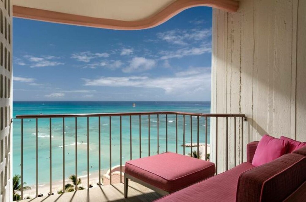 „Am plătit 530 de dolari pentru o noapte. Regret”. Cum arată „palatul roz al Pacificului”, cel mai faimos hotel din Hawaii - Imaginea 27