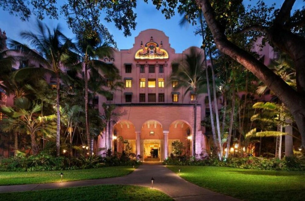 „Am plătit 530 de dolari pentru o noapte. Regret”. Cum arată „palatul roz al Pacificului”, cel mai faimos hotel din Hawaii - Imaginea 28