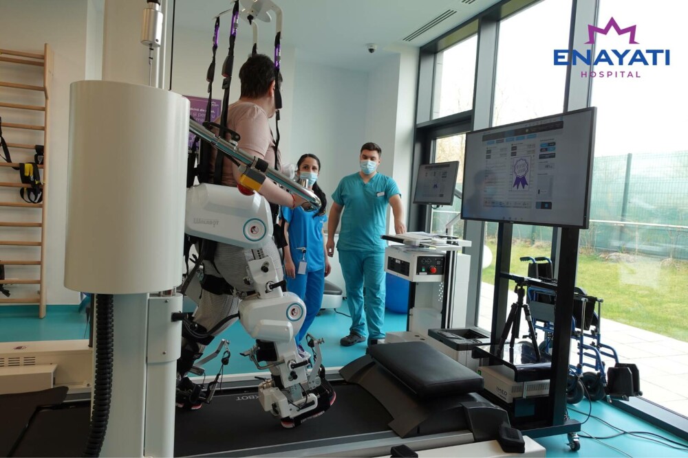 (P) Enayati Hospital dezvăluie #roboterapeutul, un aparat inovator care redă mobilitatea și încrederea pacienților - Imaginea 1