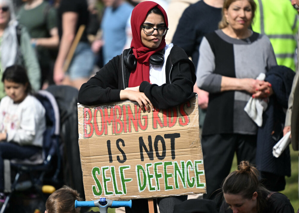 Zeci de mii de persoane au protestat la Londra pentru a cere încetarea focului în Fâşia Gaza. FOTO+VIDEO - Imaginea 6