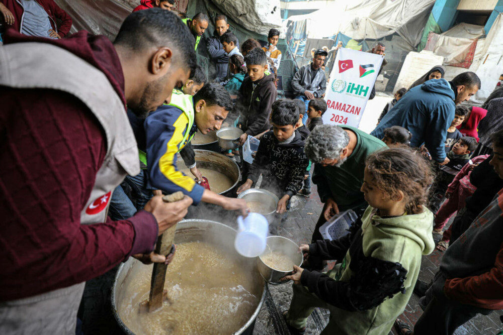 Imaginile foametei din Gaza. Raport: Jumătate din populație va suferi de foamete în aproximativ trei luni | FOTO - Imaginea 9