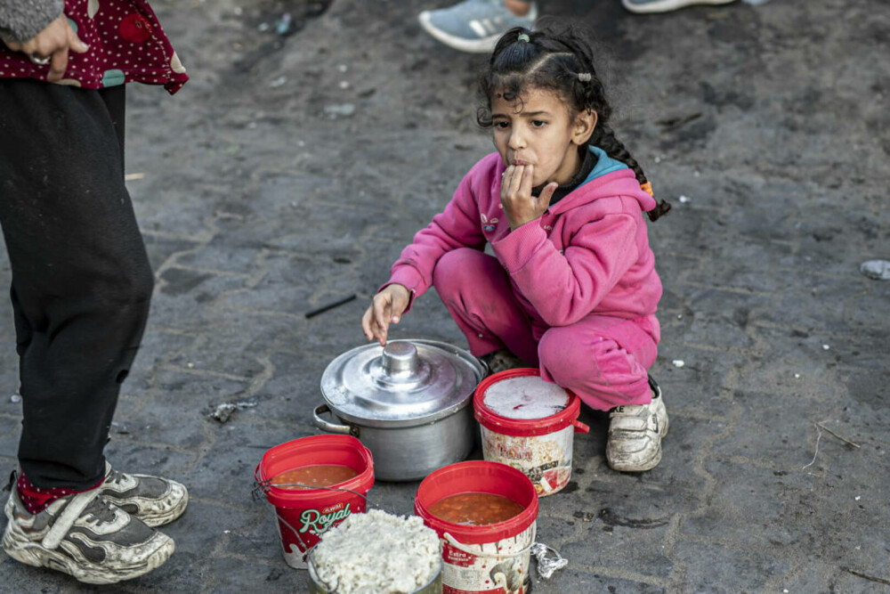 Imaginile foametei din Gaza. Raport: Jumătate din populație va suferi de foamete în aproximativ trei luni | FOTO - Imaginea 10