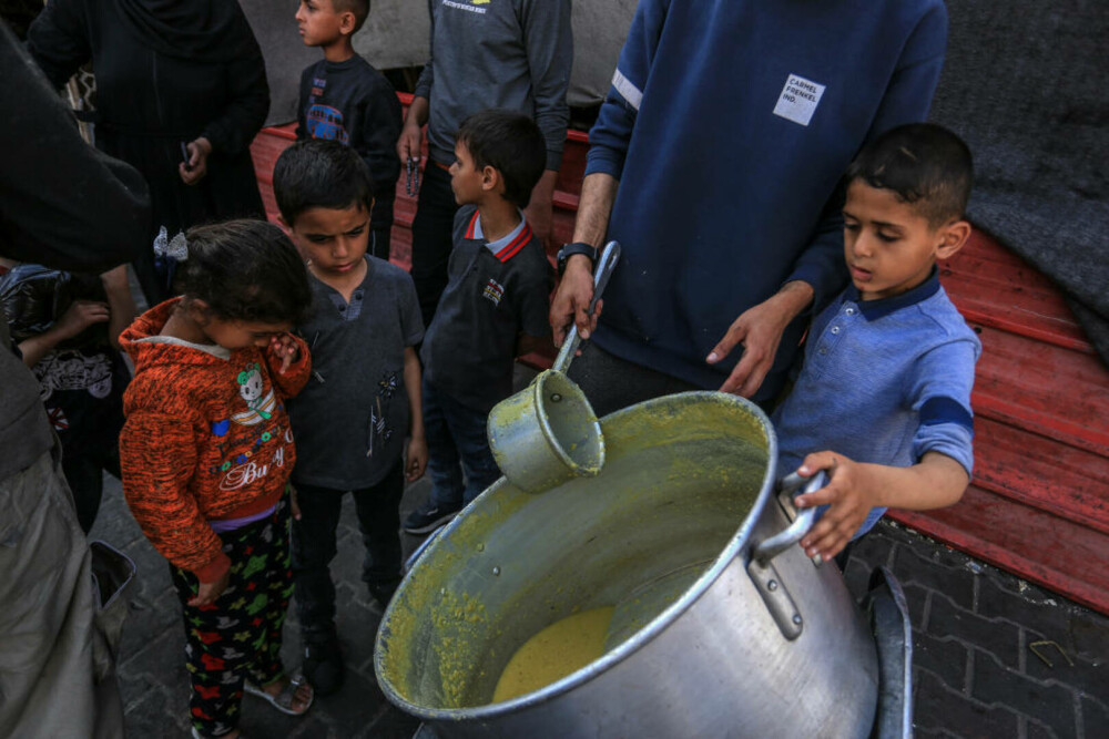 Imaginile foametei din Gaza. Raport: Jumătate din populație va suferi de foamete în aproximativ trei luni | FOTO - Imaginea 39