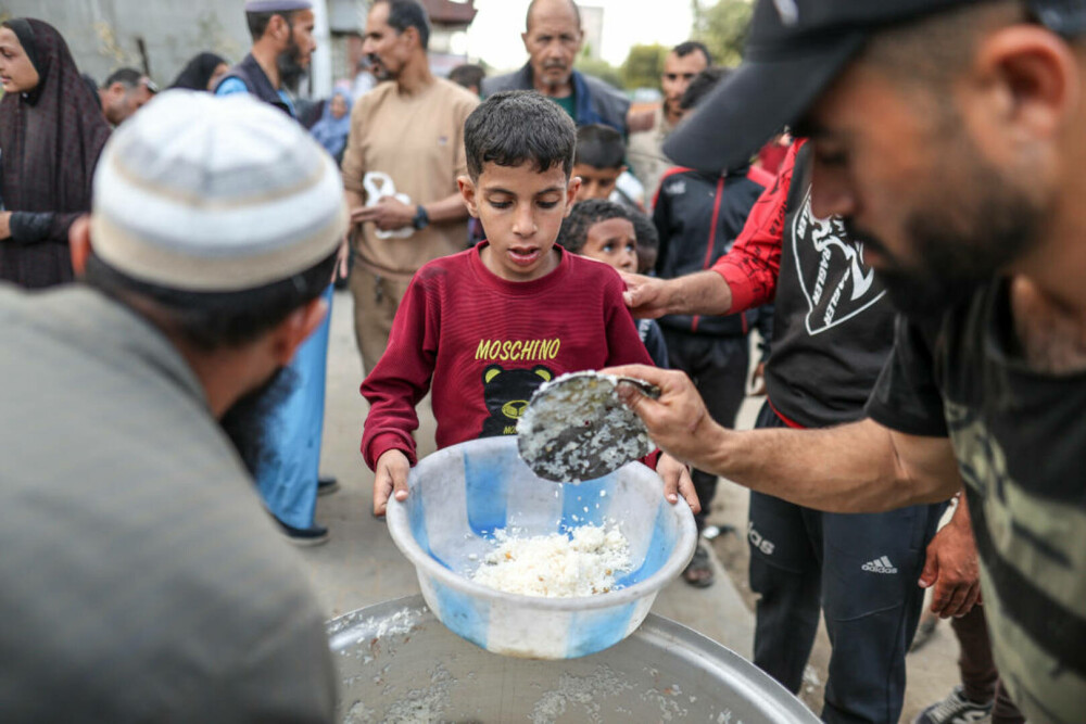 Imaginile foametei din Gaza. Raport: Jumătate din populație va suferi de foamete în aproximativ trei luni | FOTO - Imaginea 48