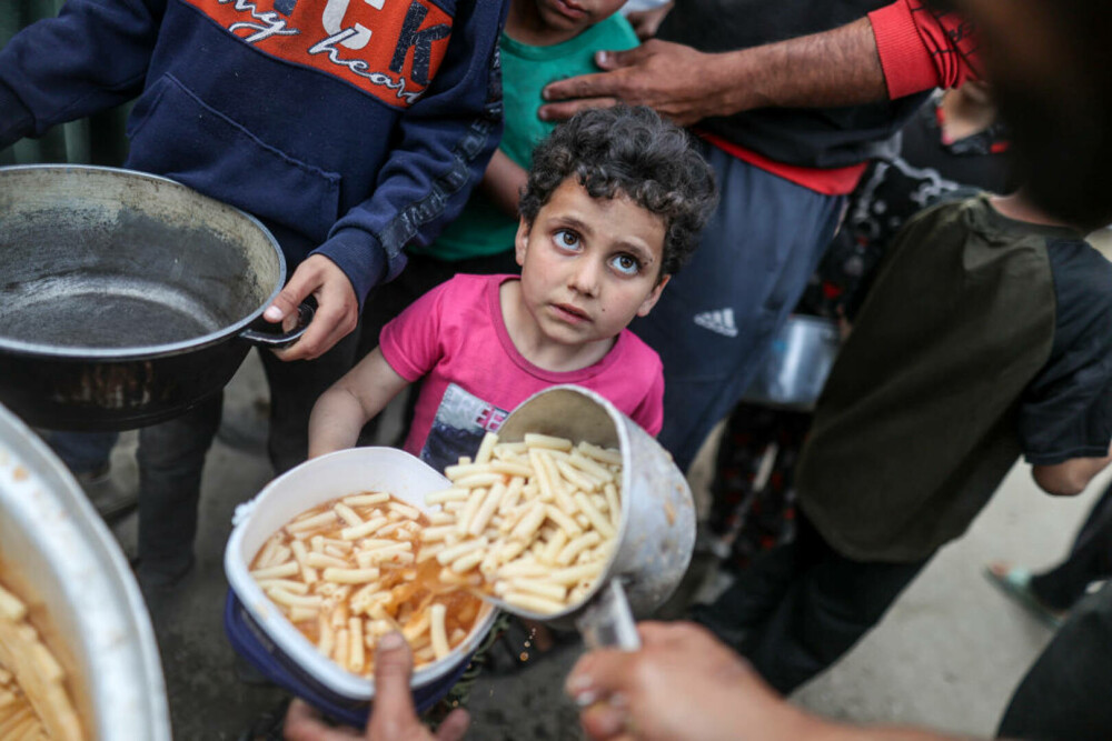 Imaginile foametei din Gaza. Raport: Jumătate din populație va suferi de foamete în aproximativ trei luni | FOTO - Imaginea 51
