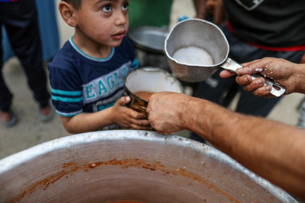Imaginile foametei din Gaza. Raport: Jumătate din populație va suferi de foamete în aproximativ trei luni | FOTO - Imaginea 54