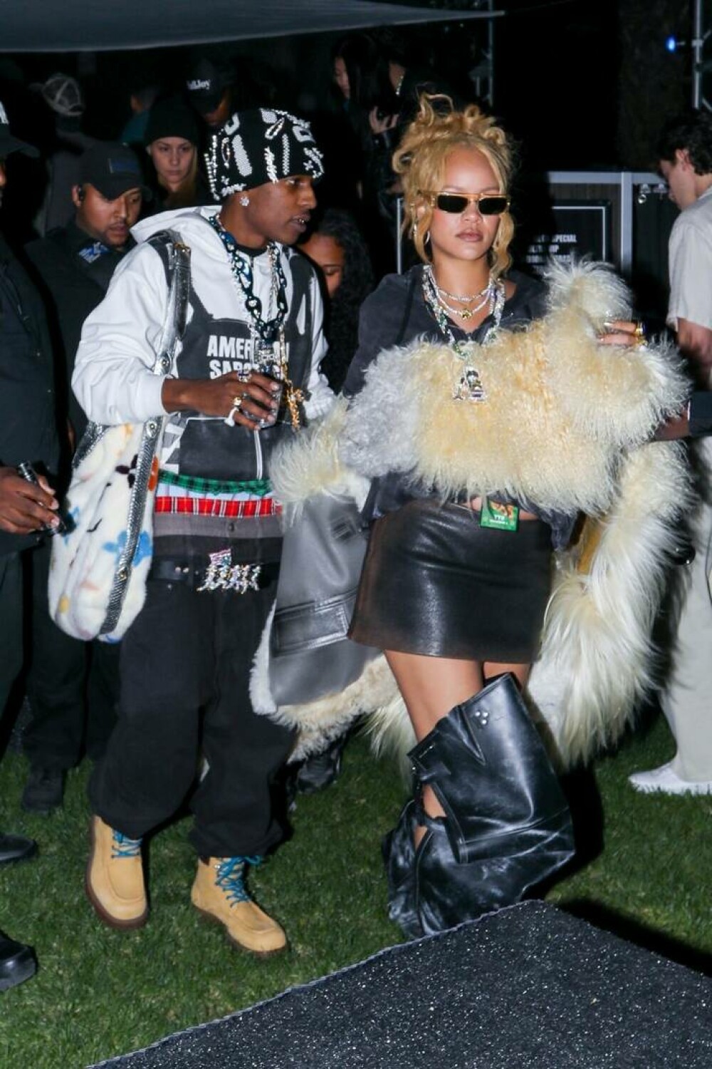 Cum s-a îmbrăcat Rihanna la Coachella. Artista a furat toate privirile. GALERIE FOTO - Imaginea 1