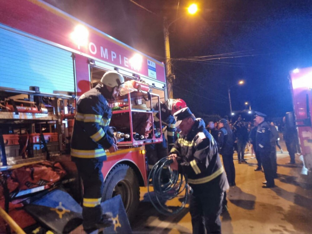 Explozie puternică într-un bloc din Craiova. Fațada s-a prăbușit. A fost activat Planul Roșu. O femeie a murit | FOTO - Imaginea 7