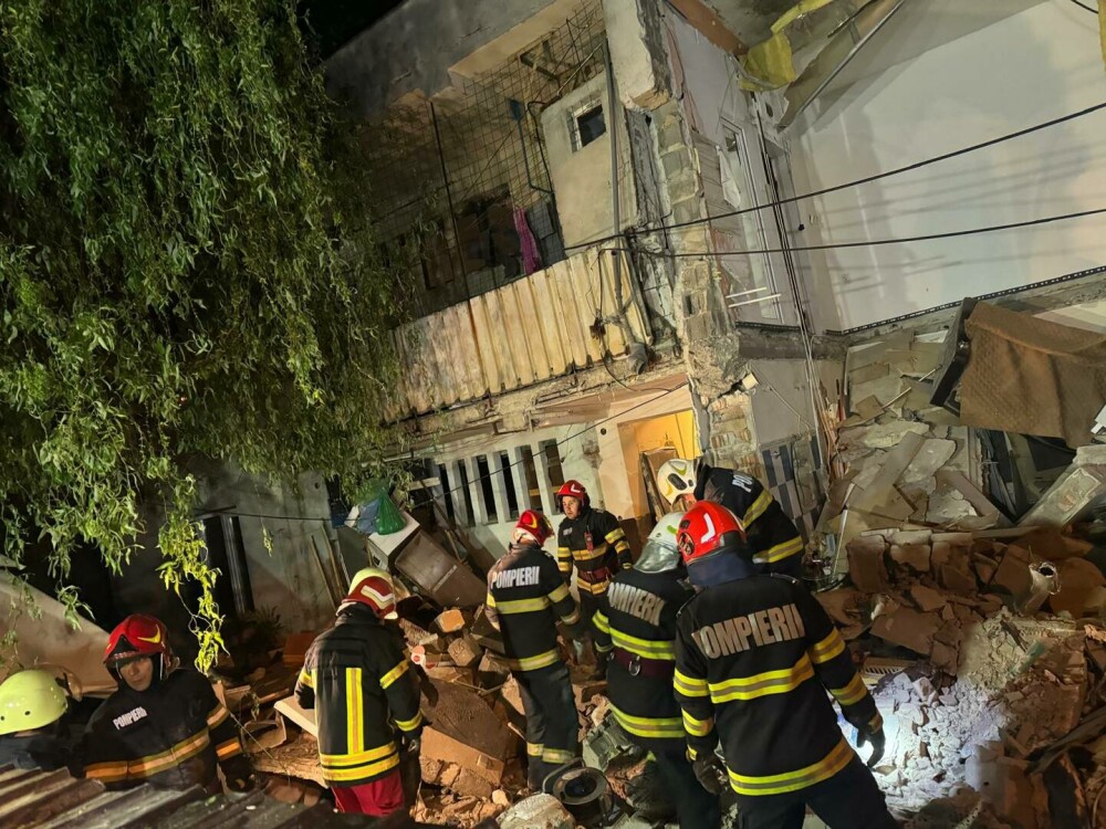 Explozie puternică într-un bloc din Craiova. Fațada s-a prăbușit. A fost activat Planul Roșu. O femeie a murit | FOTO - Imaginea 10