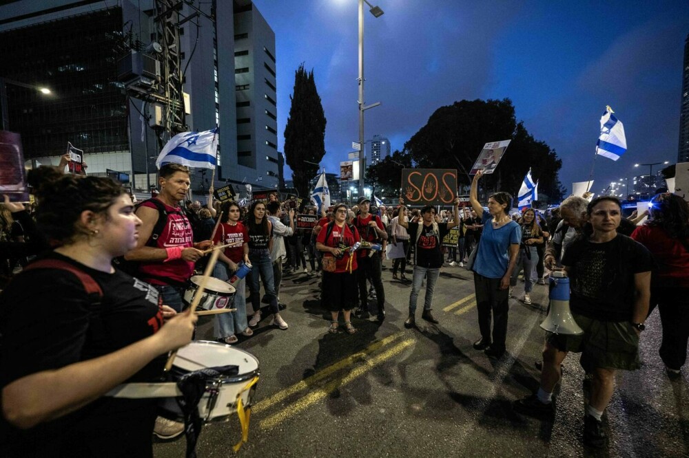 Proteste de amploare la Tel Aviv. Mii de persoane au ieșit în stradă pentru eliberarea ostaticilor - Imaginea 3