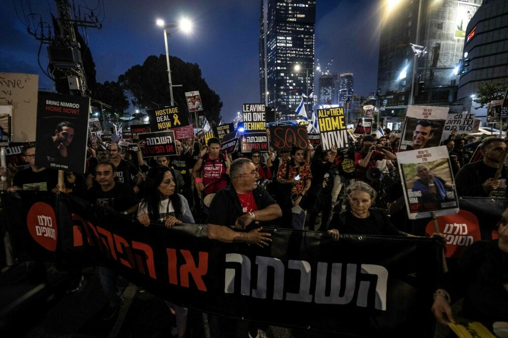 Proteste de amploare la Tel Aviv. Mii de persoane au ieșit în stradă pentru eliberarea ostaticilor - Imaginea 5