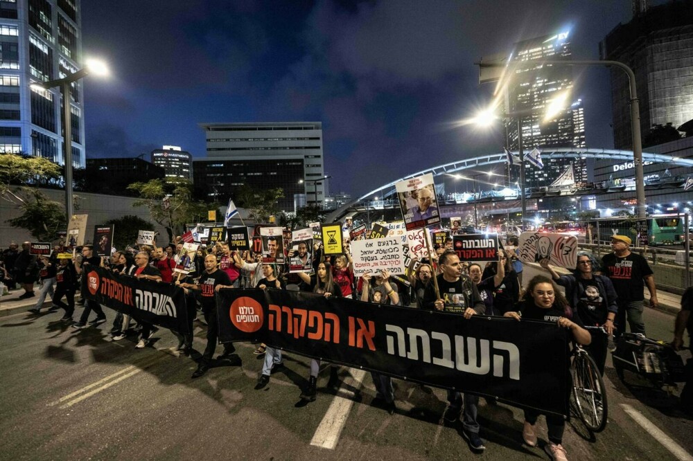 Proteste de amploare la Tel Aviv. Mii de persoane au ieșit în stradă pentru eliberarea ostaticilor - Imaginea 7