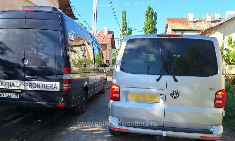 Polițiștii din Iași au confiscat o mașină în urma unui control. Motivul pentru care șoferul de 20 de ani a rămas fără ea - Imaginea 2