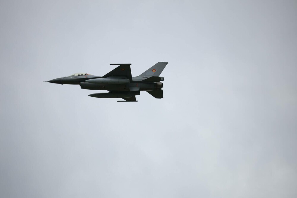 Trei dintre avioanele de luptă F-16 cumpărate de MApN din Norvegia au ajuns în România. GALERIE FOTO - Imaginea 7