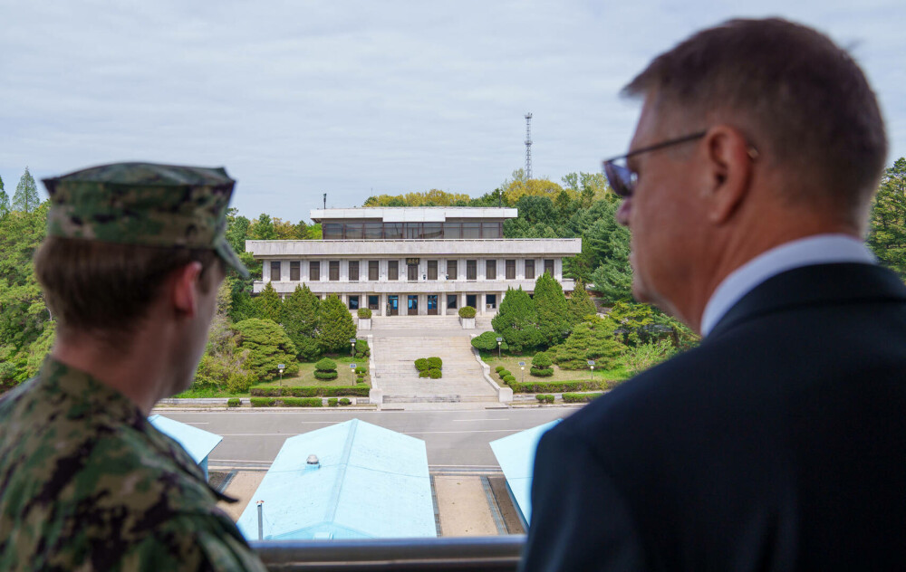 GALERIE FOTO cu președintele Klaus Iohannis în Coreea de Sud, alături de Carmen Iohannis. Vizită în zona demilitarizată - Imaginea 3