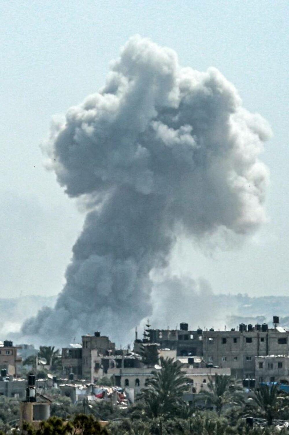 Israelul a bombardat din nou Fâșia Gaza, într-unul dintre cele mai puternice atacuri - Imaginea 3
