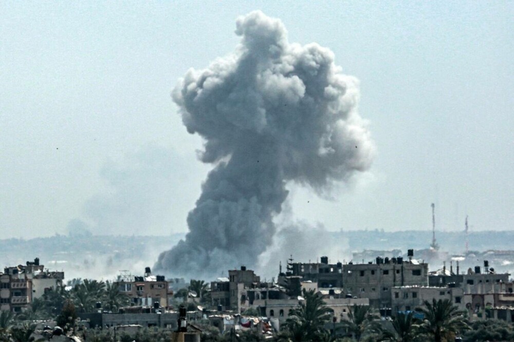 Israelul a bombardat din nou Fâșia Gaza, într-unul dintre cele mai puternice atacuri - Imaginea 4