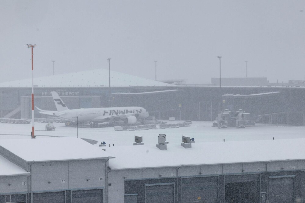 Vreme ciudată în Europa, în aprilie. În timp ce Atena a devenit portocalie, Helsinki a fost acoperit de zăpadă. FOTO - Imaginea 1