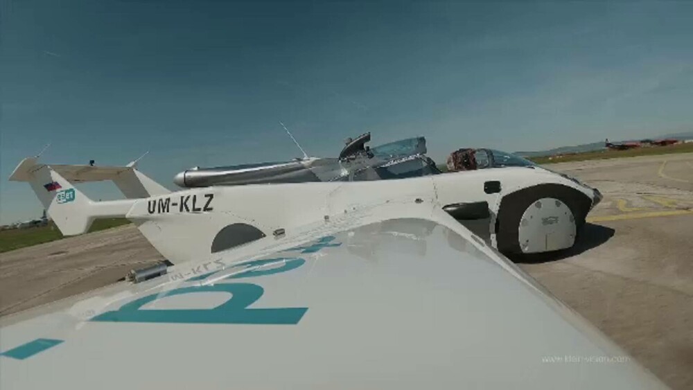 Cum arată „prima mașină zburătoare certificată din lume”. Prețul pornește de la o jumătate de milion de dolari - Imaginea 1