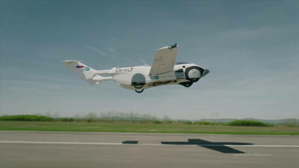 Cum arată „prima mașină zburătoare certificată din lume”. Prețul pornește de la o jumătate de milion de dolari - Imaginea 7