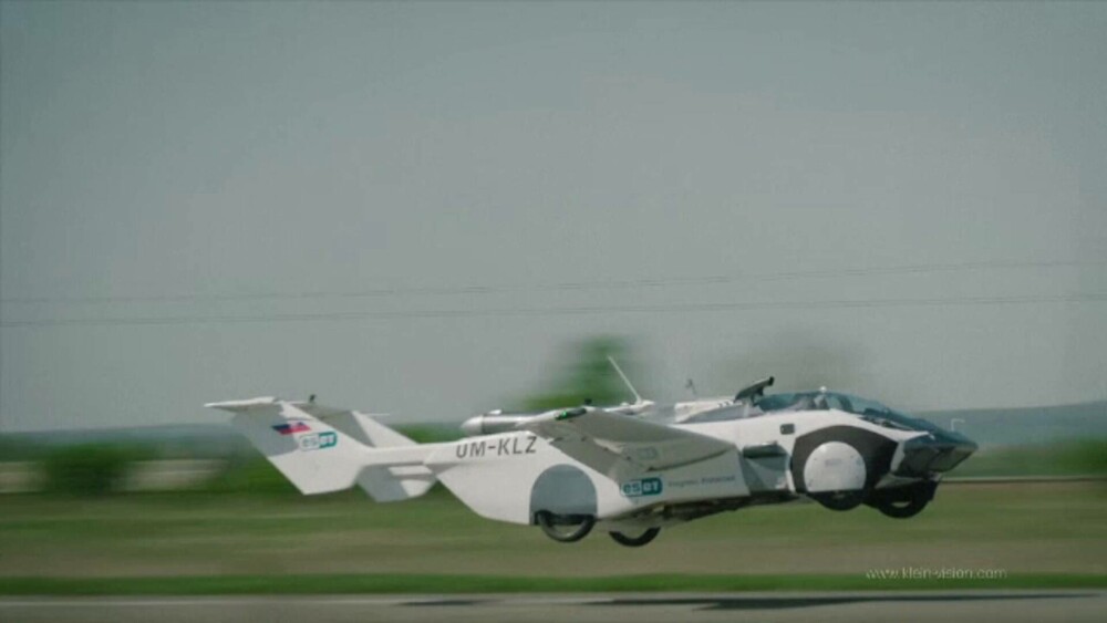 Cum arată „prima mașină zburătoare certificată din lume”. Prețul pornește de la o jumătate de milion de dolari - Imaginea 8