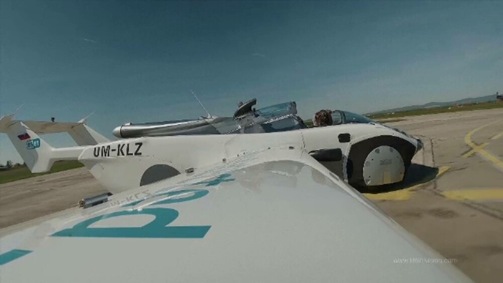 Cum arată „prima mașină zburătoare certificată din lume”. Prețul pornește de la o jumătate de milion de dolari - Imaginea 10
