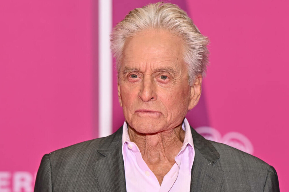 Cum reușește Michael Douglas să arate atât de bine la 80 de ani. „Arată ca un bărbat cu 20 de ani mai tânăr” | FOTO - Imaginea 2