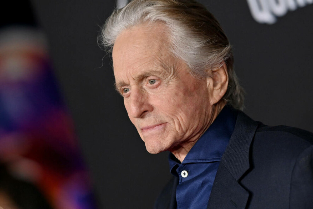 Cum reușește Michael Douglas să arate atât de bine la 80 de ani. „Arată ca un bărbat cu 20 de ani mai tânăr” | FOTO - Imaginea 11