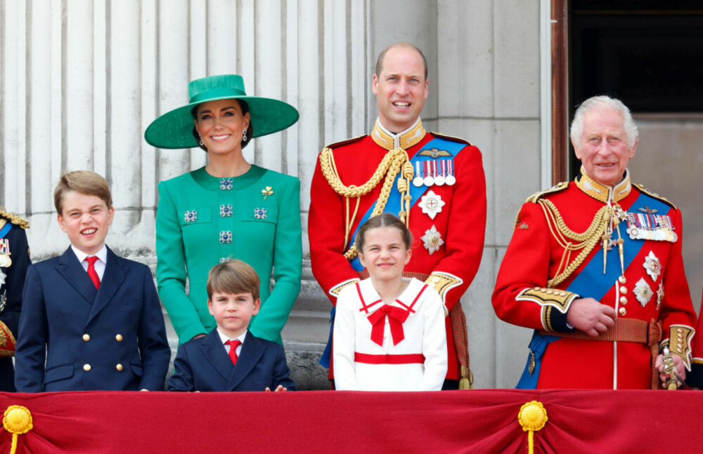 Detaliul ascuns din portretul regelui Charles și reginei Camilla aproape că a trecut neobservat. Ce reprezintă, de fapt - Imaginea 2