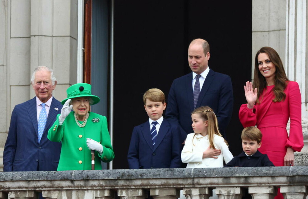 Detaliul ascuns din portretul regelui Charles și reginei Camilla aproape că a trecut neobservat. Ce reprezintă, de fapt - Imaginea 5