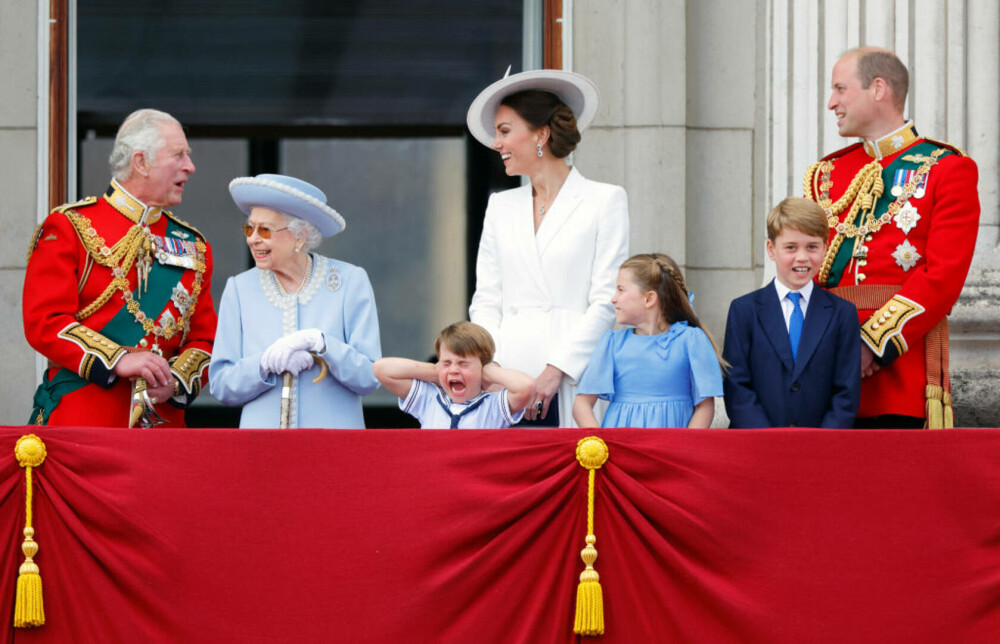 Detaliul ascuns din portretul regelui Charles și reginei Camilla aproape că a trecut neobservat. Ce reprezintă, de fapt - Imaginea 7