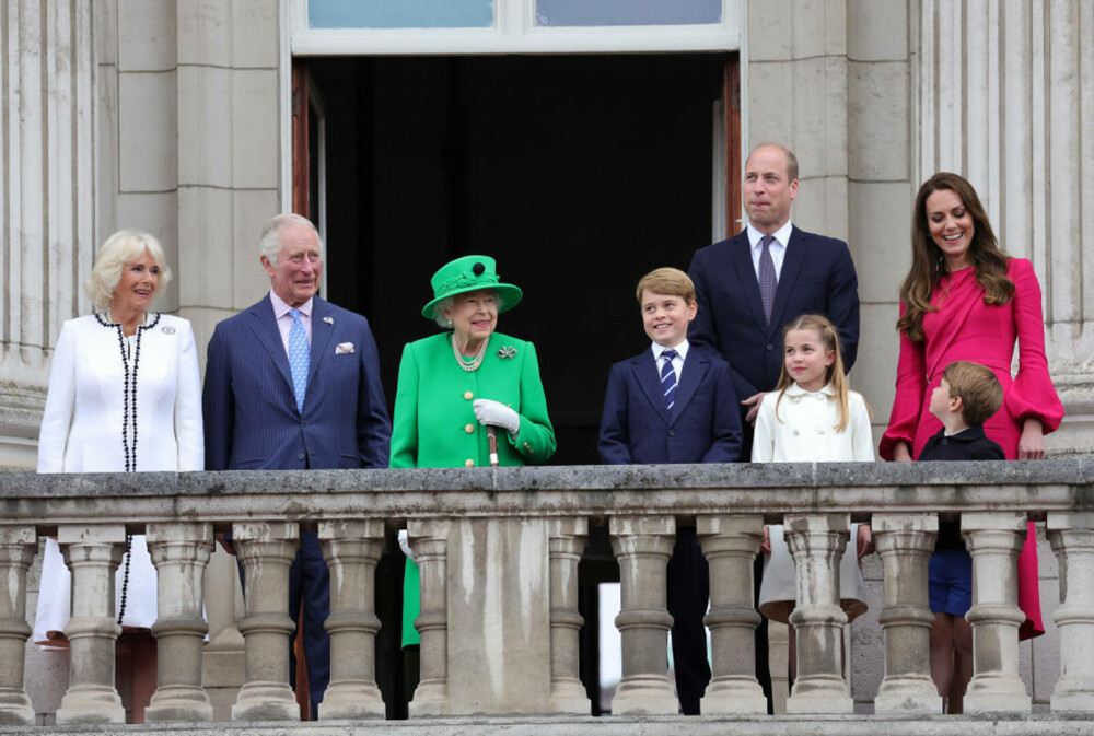 Detaliul ascuns din portretul regelui Charles și reginei Camilla aproape că a trecut neobservat. Ce reprezintă, de fapt - Imaginea 9
