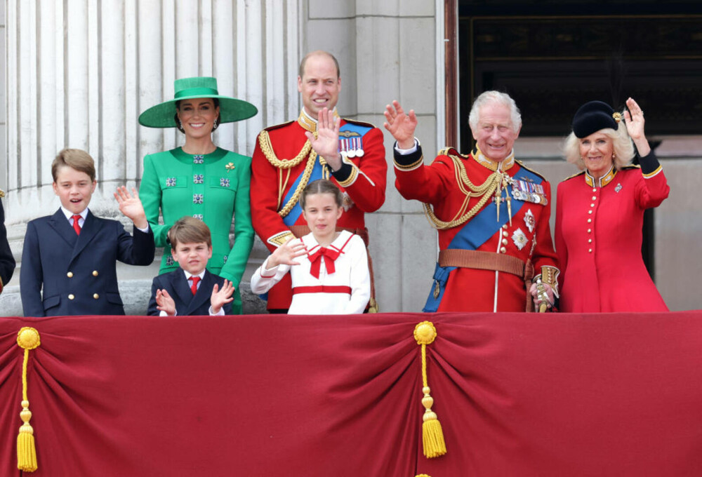 Detaliul ascuns din portretul regelui Charles și reginei Camilla aproape că a trecut neobservat. Ce reprezintă, de fapt - Imaginea 10