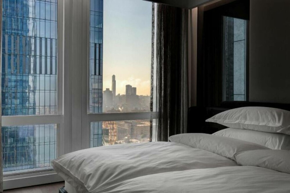 Cum arată hotelul din Manhattan în care o cameră costă 11.000 de dolari pe noapte. Este în top 50 locații de lux din lume - Imaginea 20