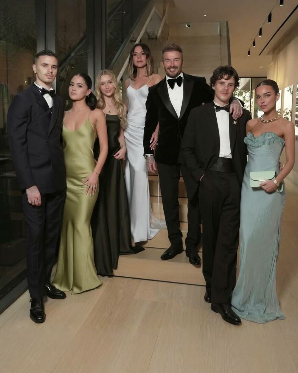 David Beckham și-a sărbătorit anticipat ziua de naștere alături de familie și prieteni. Ce mesaj a transmis Victoria. FOTO - Imaginea 9