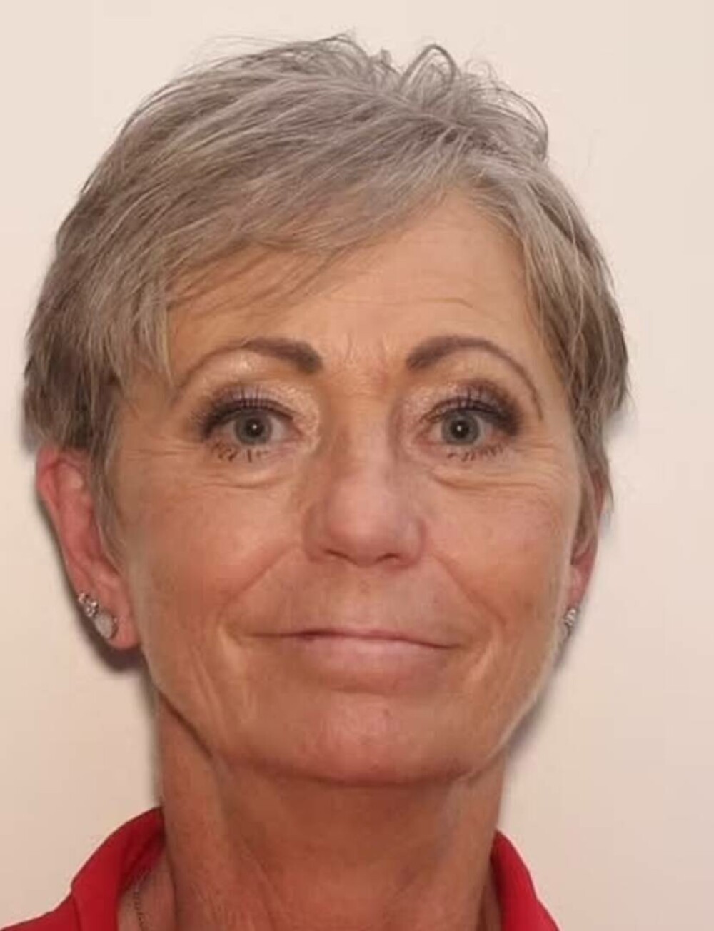 O femeie a scăpat cu viață după ce s-a răsturnat cu mașina, dar a murit câteva momente mai târziu într-un accident uluitor - Imaginea 3