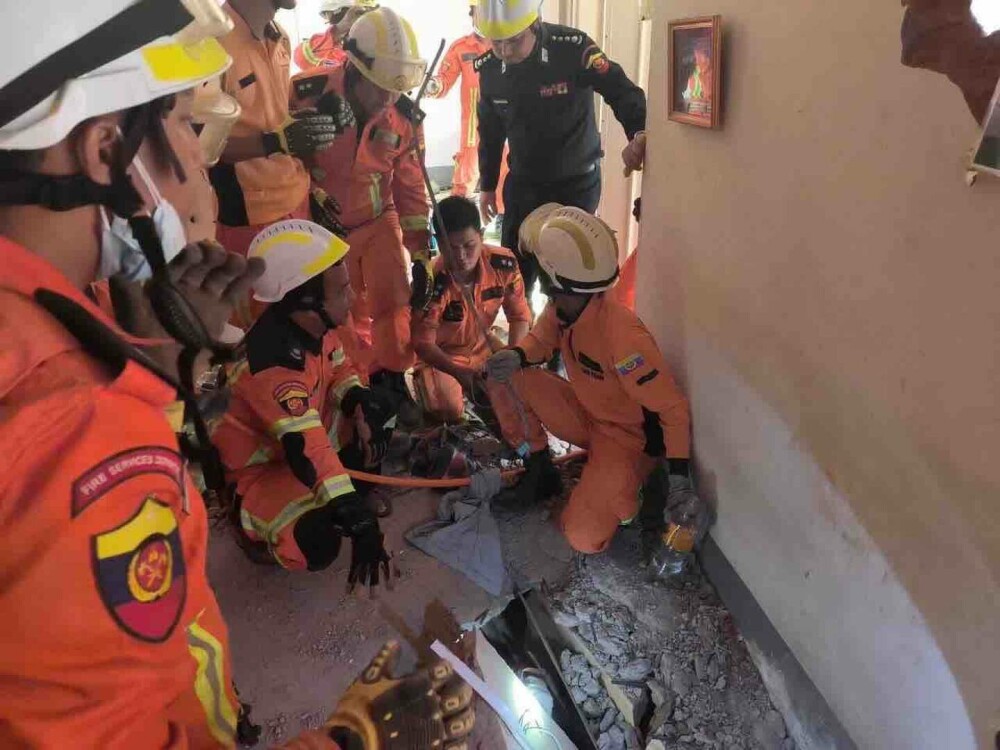 Imagini dramatice după cutremurul devastator din Myanmar. Sute de victime au fost incinerate | GALERIE FOTO - Imaginea 6