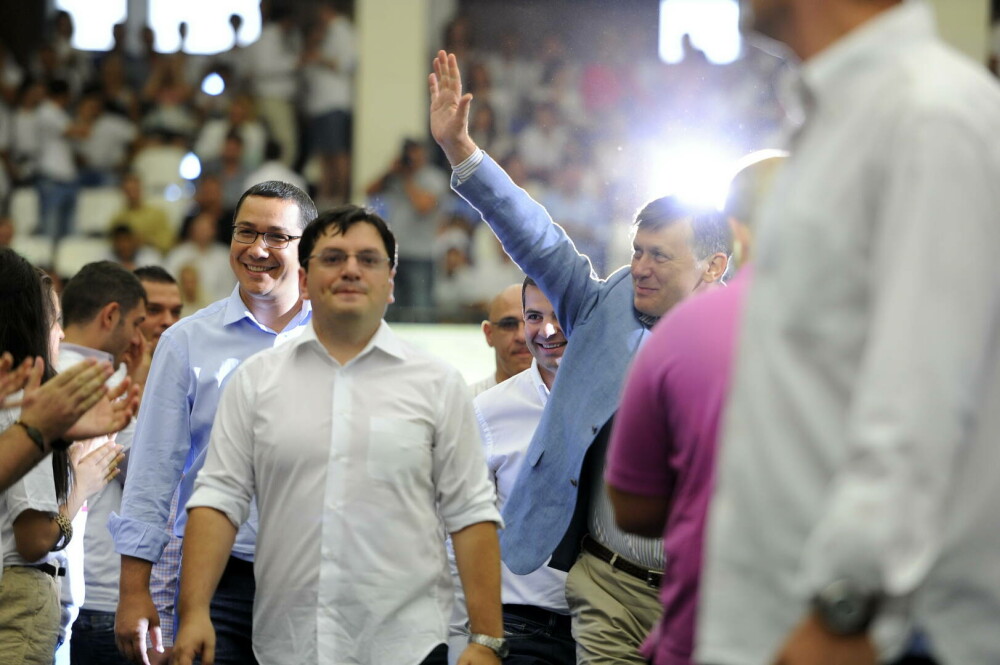 Cine este Crin Antonescu, ”omul nou” al PSD, PNL și UDMR. A plecat 10 ani din politică din cauza lui Iohannis și a lui Ponta - Imaginea 5
