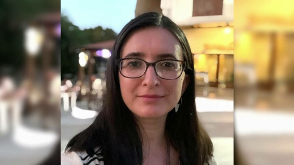 Ce scrisese într-un jurnal fata care și-a ucis mama adoptivă, o româncă, în SUA. Au fost găsite mai multe dovezi ascunse - Imaginea 1