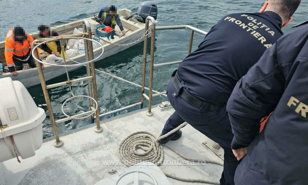 Ce a găsit Garda de Coastă în barca unor pescari, la Costinești. FOTO - Imaginea 2